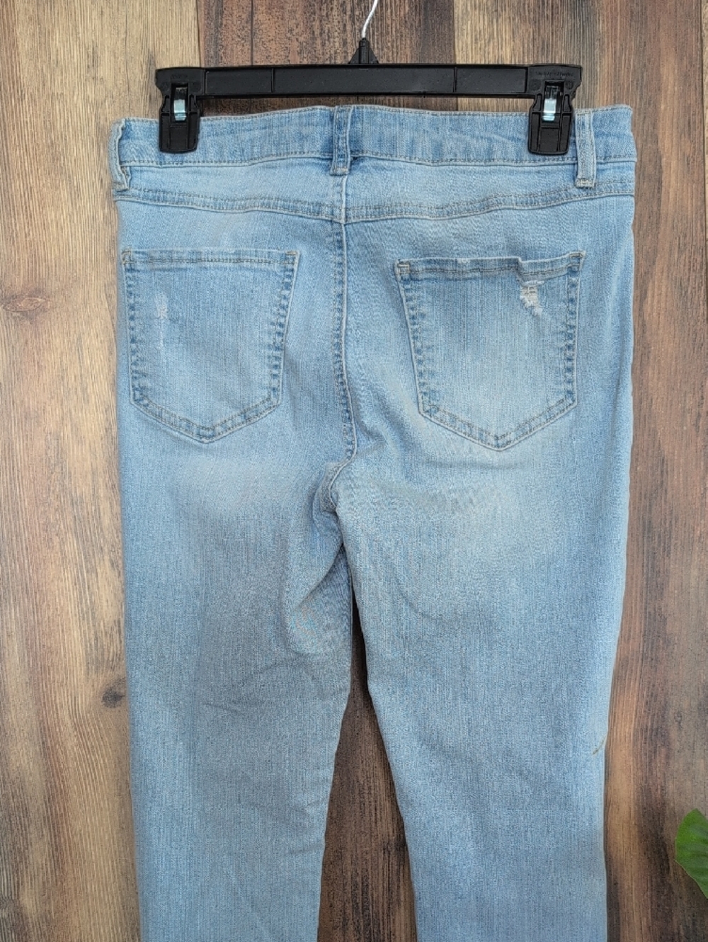 d. jeans Light Blue Distressed Skinny Jeans 6         Q268